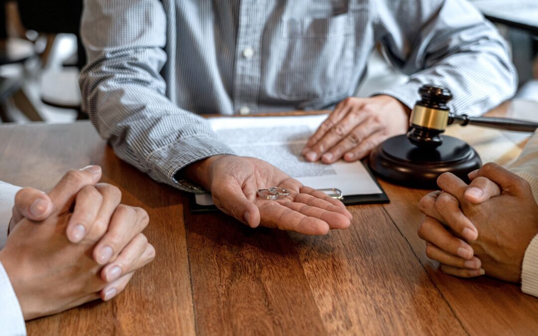 ¿Es necesario un abogado para un divorcio amistoso?